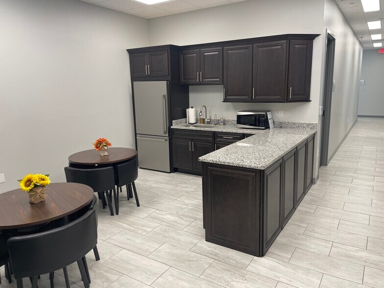 More Photos Of 18 Market Ave, Palm Coast Office For Lease