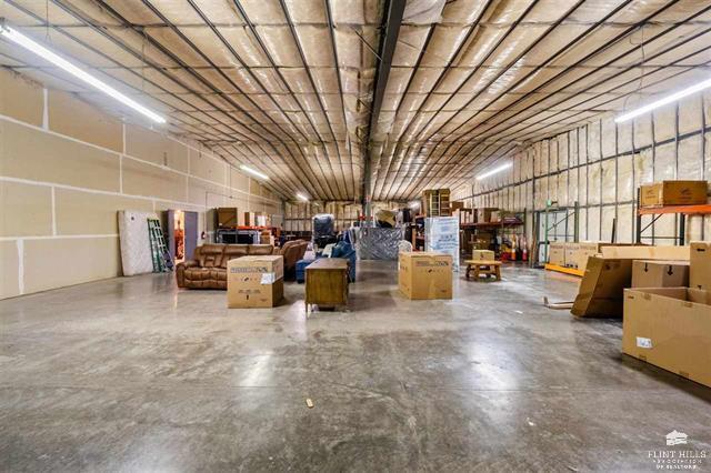 More Photos Of 101 E Lafayette Ave, Abilene Storefront For Sale