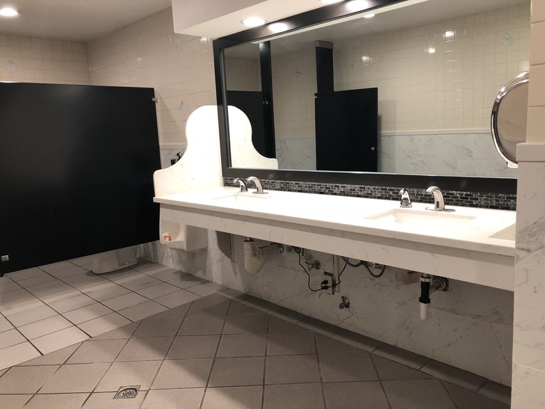 More Photos Of 28720 Roadside Dr, Agoura Hills Office For Lease