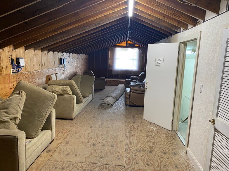 More Photos Of 1500 Main St NE, Palm Bay Light Distribution For Sale