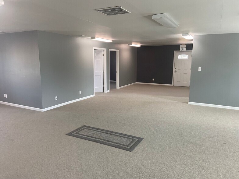 More Photos Of 600 SE 8th St, Evansville Office For Sale
