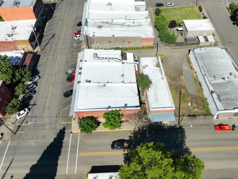 More Photos Of 110 Locust St, Oakland Storefront For Sale