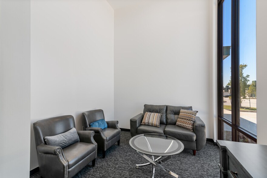 More Photos Of 7102 Tarrington Ave, Sugar Land Medical For Sale