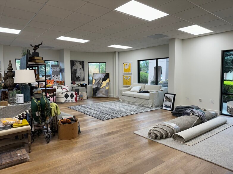 More Photos Of 715 Southpoint Blvd, Petaluma Warehouse For Lease