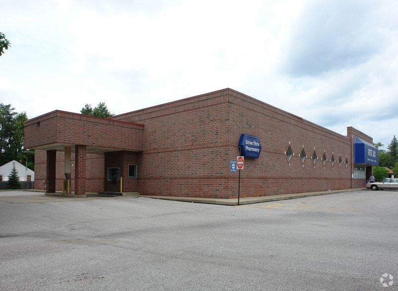 More Photos Of 2840 Youngstown Rd SE, Warren Drugstore For Sale