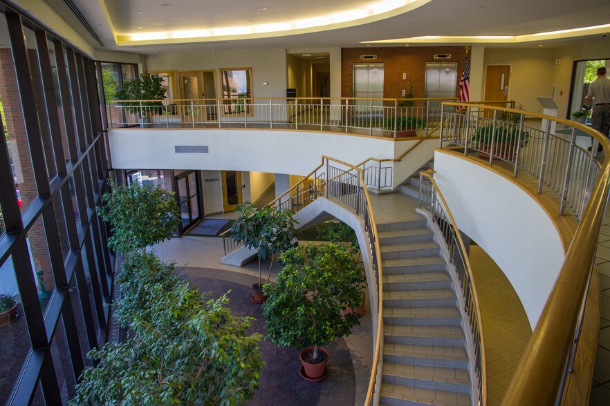 More Photos Of 463 Mountain View Dr, Colchester Office For Lease