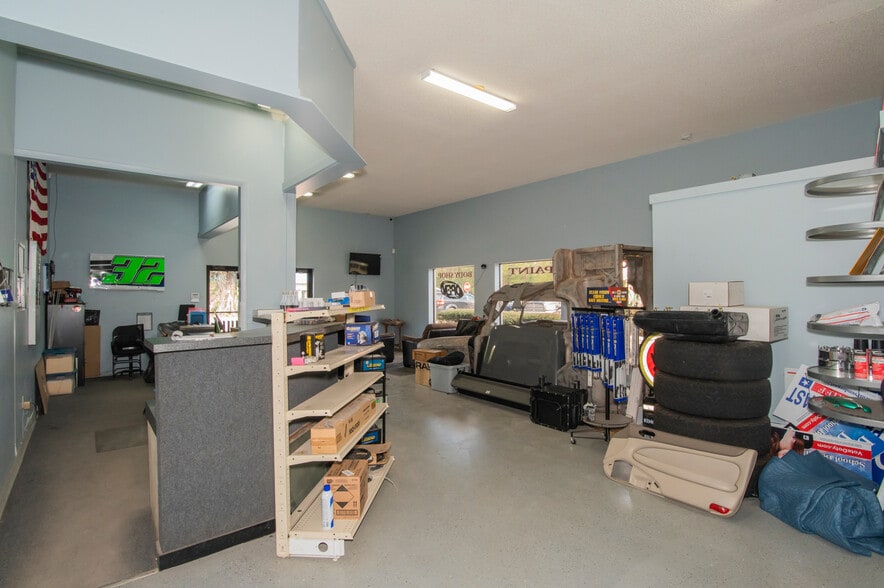 More Photos Of 982 E Hartshorn Ln, Holder Auto Repair For Sale