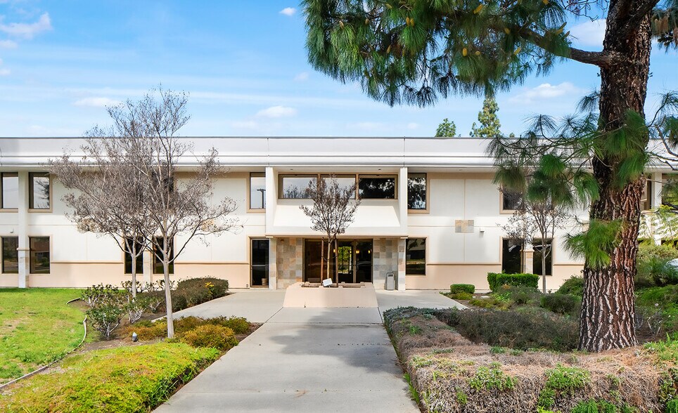 More Photos Of 2045 Royal Ave, Simi Valley Medical For Lease