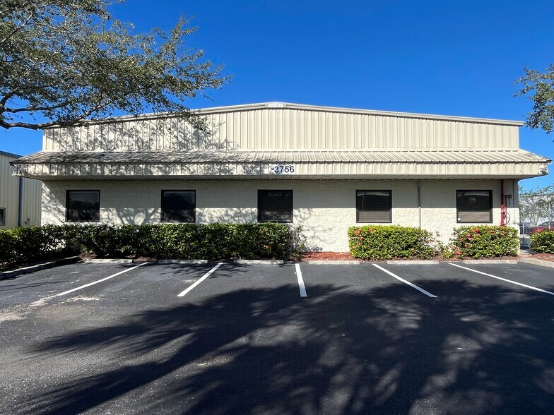 Primary Photo Of 3748 Ironbridge Blvd, Fort Myers Manufacturing For Lease