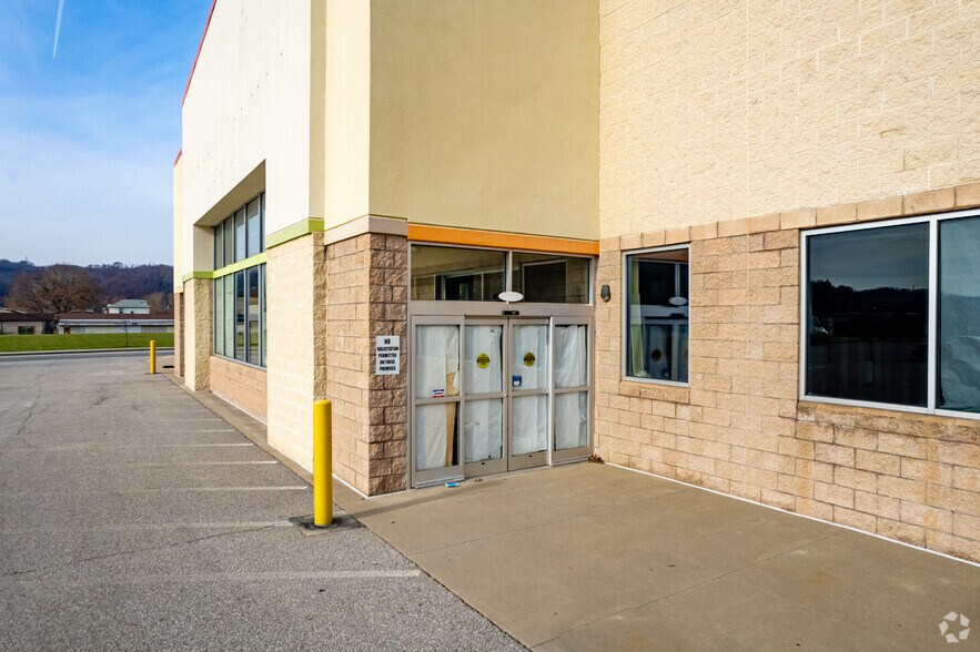 More Photos Of 651 11th St, Ambridge Freestanding For Lease