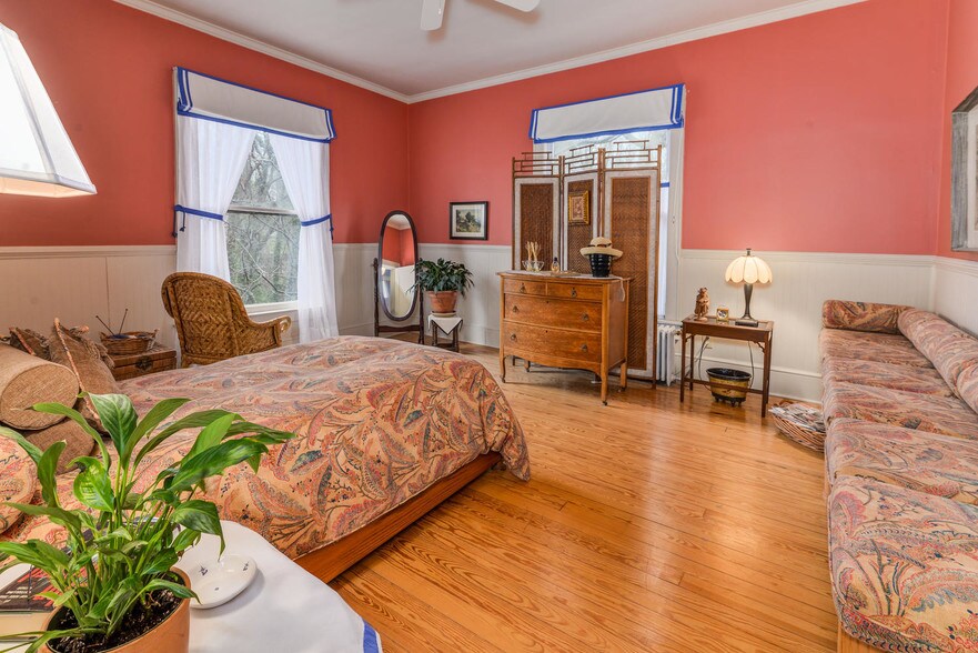 More Photos Of 145 Melrose Ave, Tryon Apartments For Sale