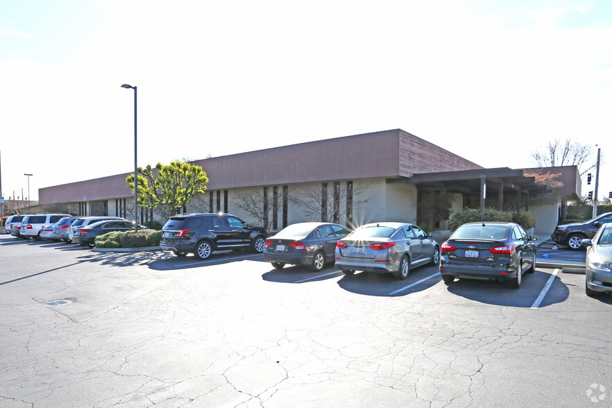 Primary Photo Of 3330-3346 W Mineral King Ave, Visalia Office For Lease