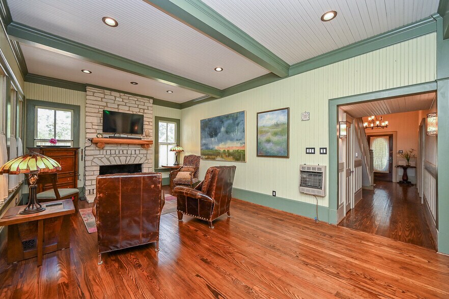 More Photos Of 315 Cedar St, New Ulm Specialty For Sale