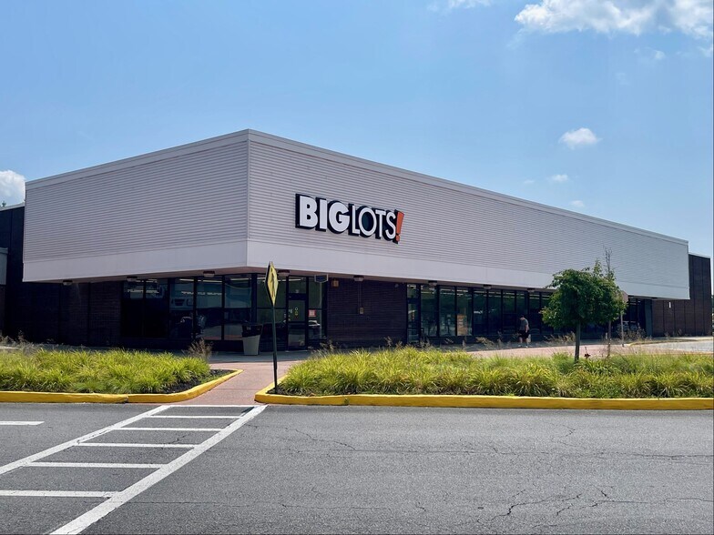 More Photos Of 51 Burnett Blvd, Poughkeepsie Freestanding For Lease