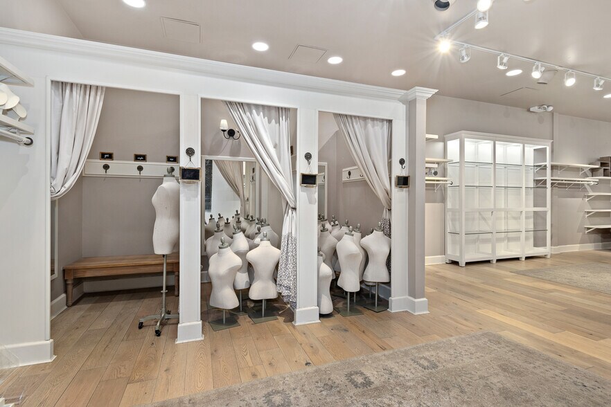 More Photos Of 2012 N Halsted St, Chicago Storefront Retail Office For Lease