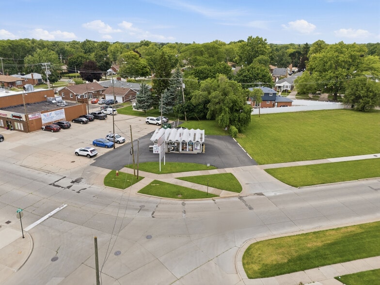 More Photos Of 14650 Champaign Rd, Allen Park General Retail For Sale