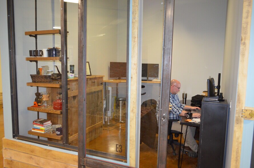 More Photos Of 1501 Burlington St, North Kansas City Warehouse For Lease