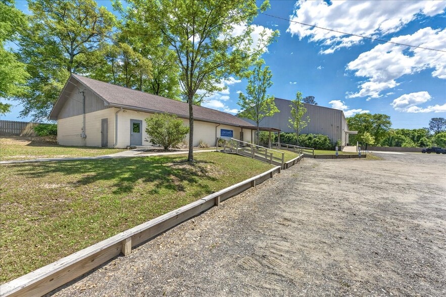 More Photos Of 100 Duggan Ave, Crestview Specialty For Sale