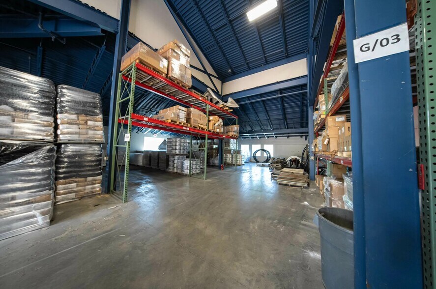 More Photos Of 3770 Dixie Hwy, Waterford Showroom For Sale