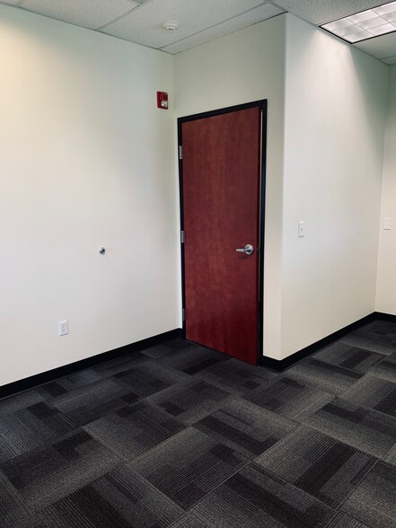 More Photos Of 717 NE 61st St, Vancouver Medical For Lease