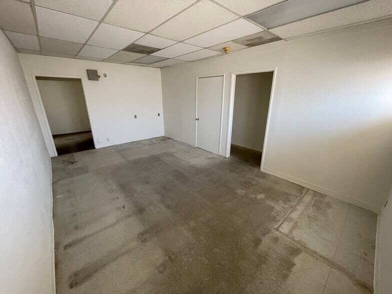 More Photos Of 78105 Calle Estado, La Quinta Storefront Retail Office For Lease