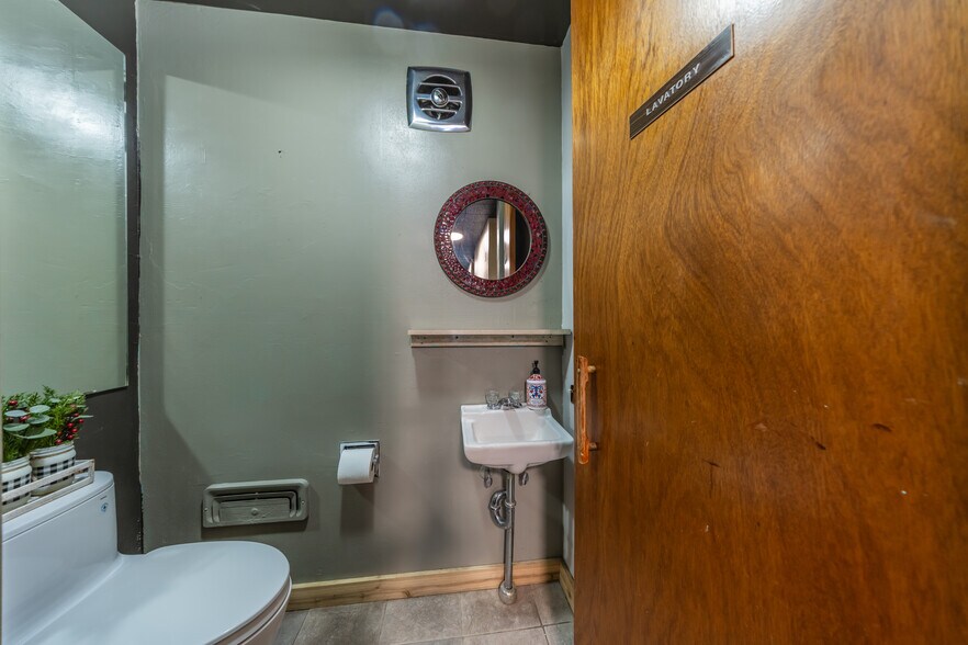 More Photos Of 71 Park Ave, Rochester Medical For Sale