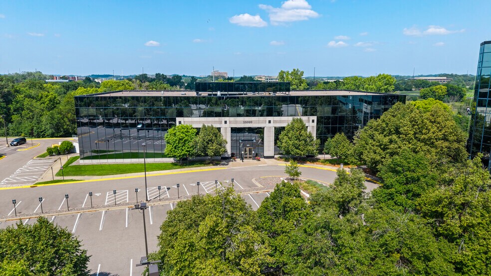 More Photos Of 11010 Prairie Lakes Dr, Eden Prairie Office For Lease
