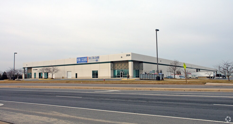 More Photos Of 3920 Stonecroft Blvd, Chantilly Warehouse For Lease