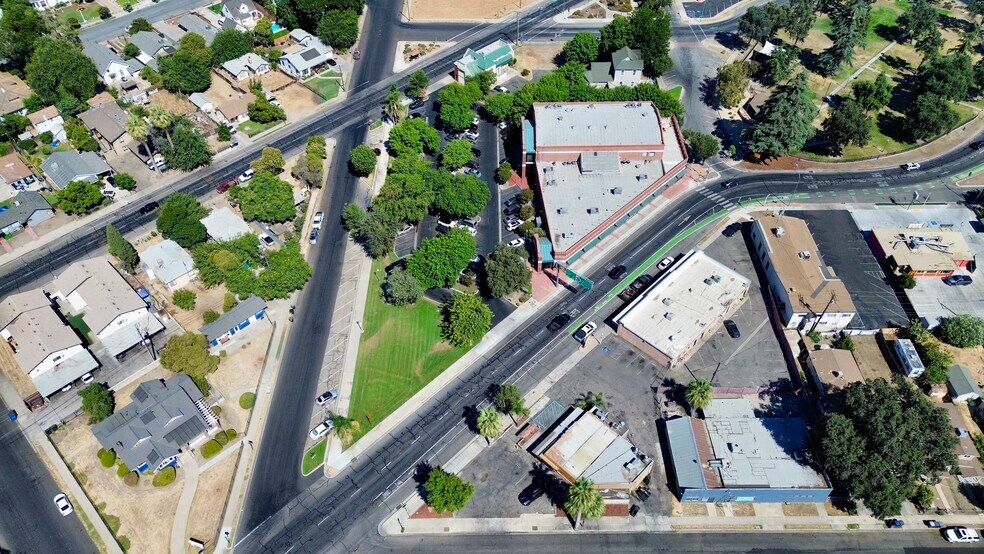 More Photos Of 711 N Court St, Visalia Office For Sale