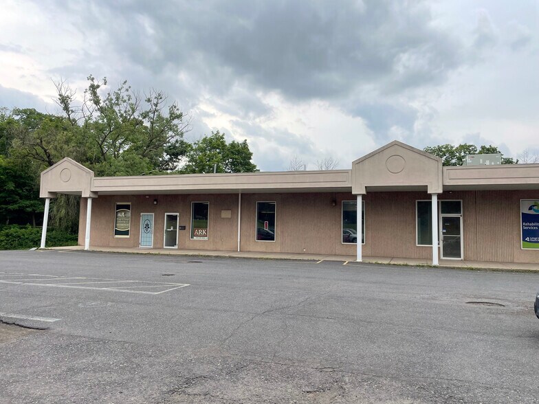 More Photos Of 25 N Main St, Coopersburg Medical For Lease