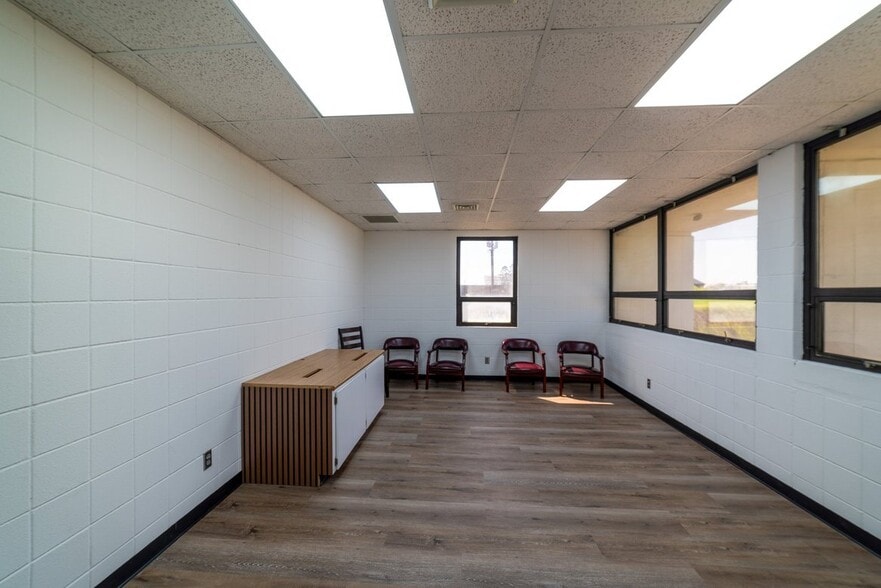 More Photos Of 926 Ross Clark Cir, Dothan Office For Lease