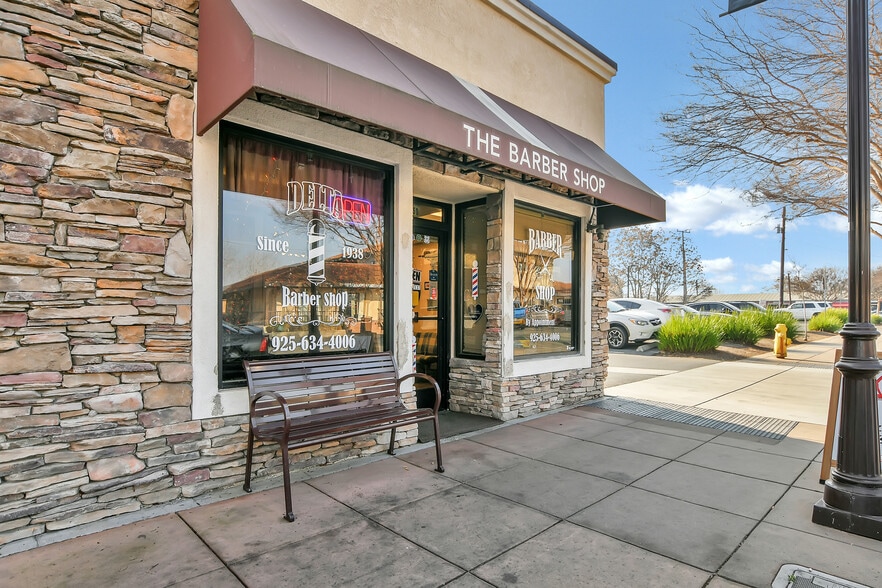 More Photos Of 561 1st St, Brentwood Storefront Retail Office For Sale