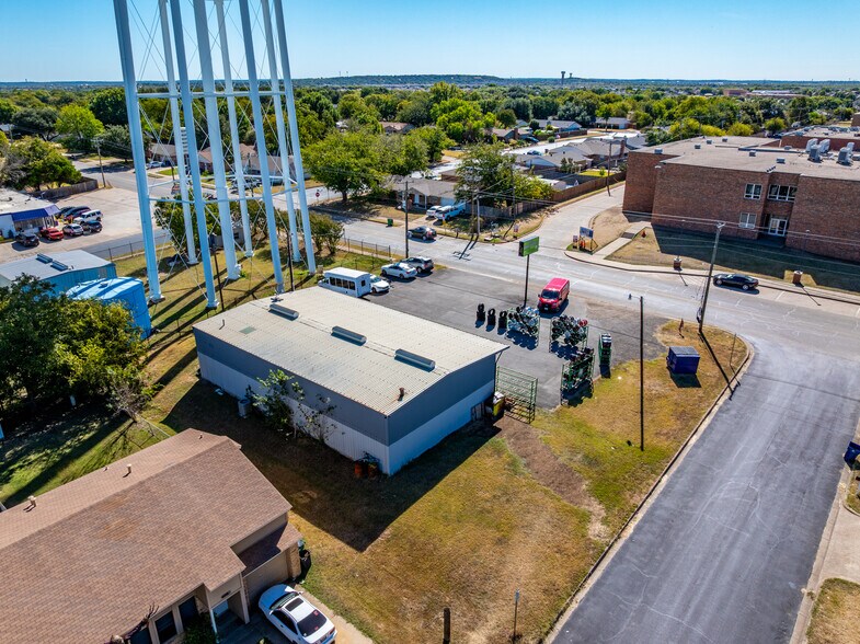 More Photos Of 1004 W Main St, Crowley Auto Repair For Sale