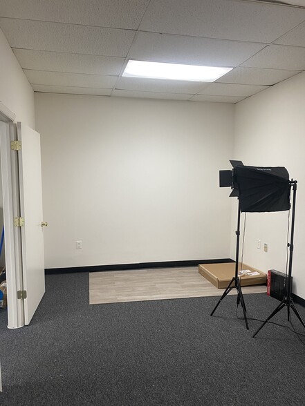 More Photos Of 2141 Industrial Pky, Silver Spring Showroom For Lease