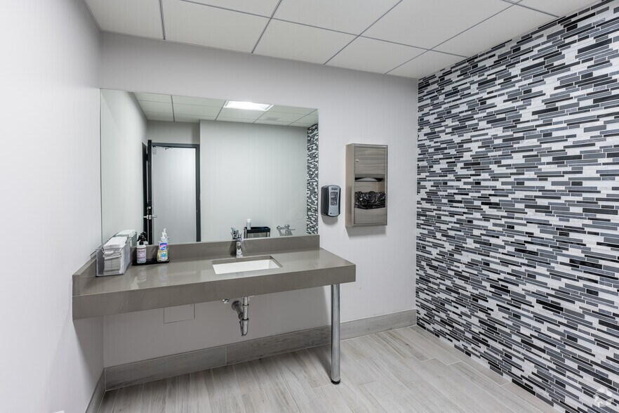 More Photos Of 235-237 Mamaroneck Ave, White Plains Office For Lease