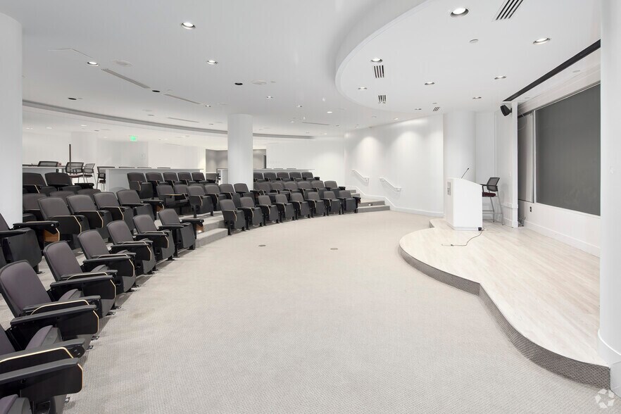 More Photos Of 1595 Spring Hill Rd, Vienna Unknown For Lease