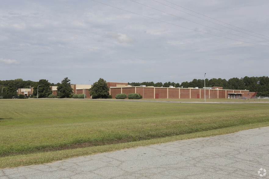 More Photos Of 100 Bailey Plant Rd, Clinton Manufacturing For Sale