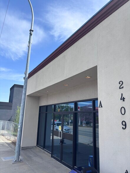 More Photos Of 2409 Main St, West Kelowna Storefront Retail Office For Lease