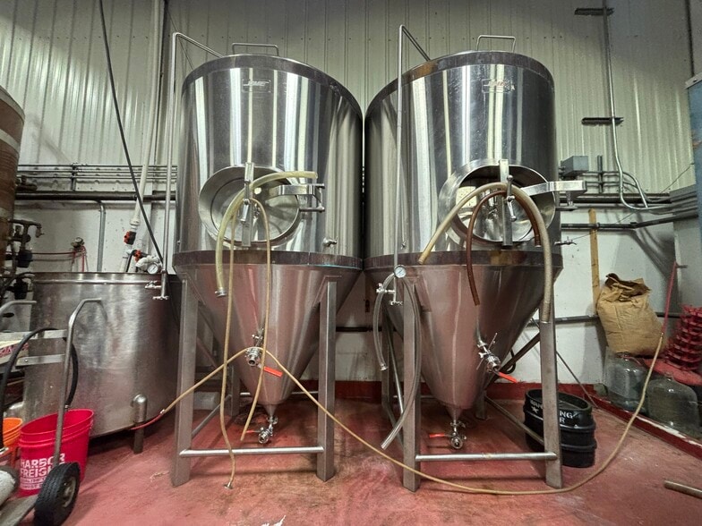 More Photos Of 11 Gifford St, Pittsfield Warehouse For Sale