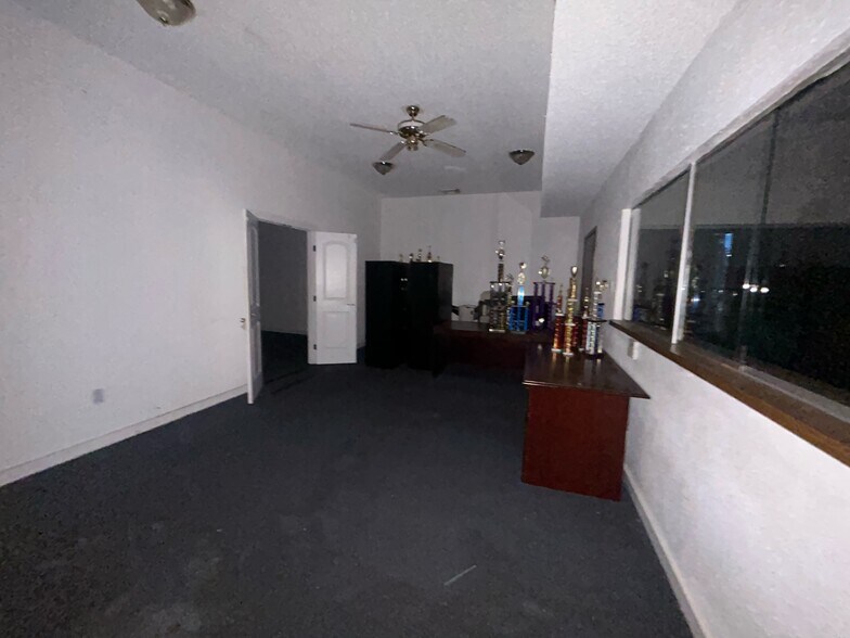 More Photos Of 7555 Morley St, Houston Office Residential For Sale