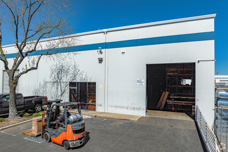 More Photos Of 7307 Roseville Rd, Sacramento Unknown For Lease