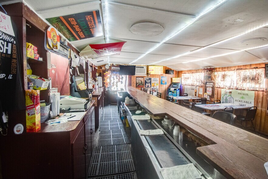 More Photos Of 20861 IL-100, Fieldon Specialty For Sale