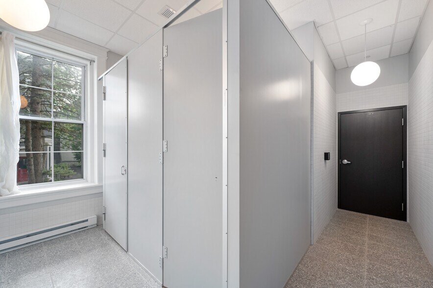 More Photos Of 236 Wall St, Kingston Specialty For Lease