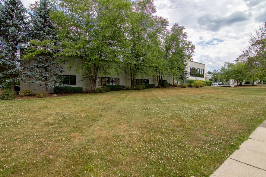 More Photos Of 18 Microlab Rd, Livingston Office For Lease