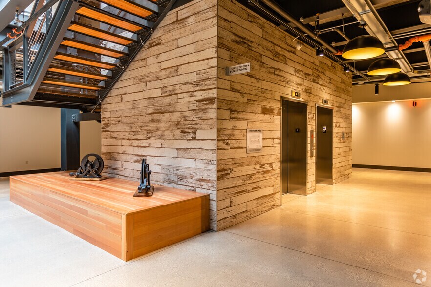 More Photos Of 525 2nd St, La Crosse Unknown For Lease