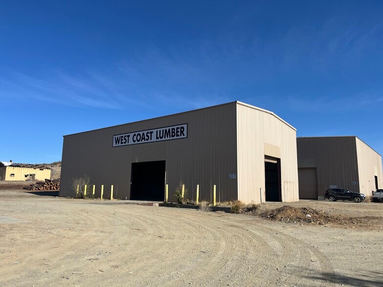 More Photos Of 11910 E Iron King Rd, Humboldt Warehouse For Lease