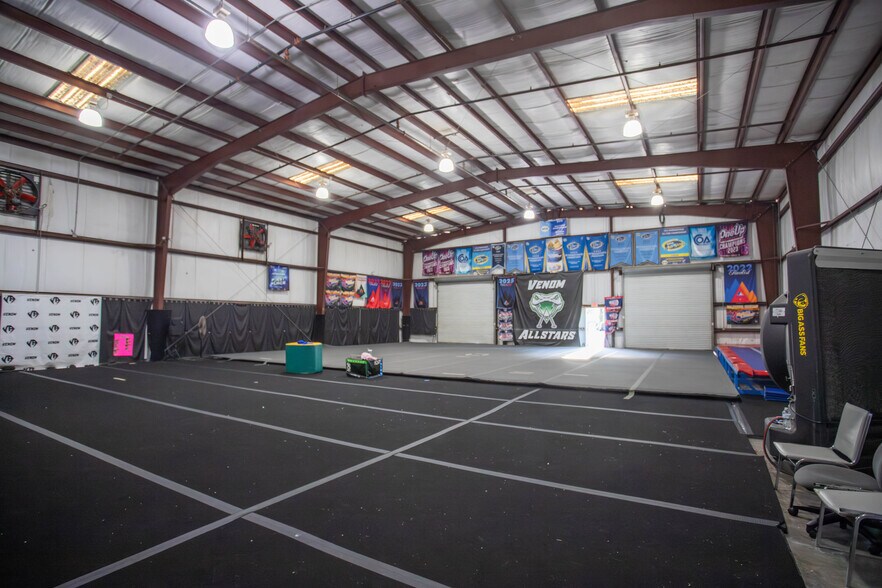 More Photos Of 1205 Crown Park Cir, Winter Garden Warehouse For Sale