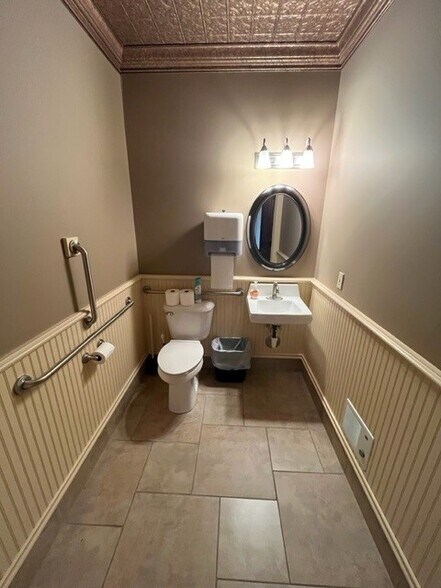 More Photos Of 1190 Richards Rd, Hartland Office For Sale