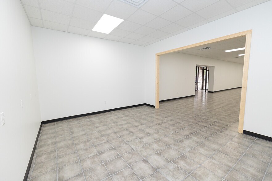 More Photos Of 2234 S Oliver St, Wichita Freestanding For Sale