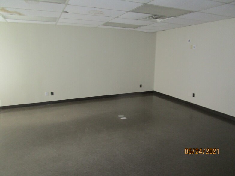 More Photos Of 102 S Avenue A, Freeport Manufacturing For Sale